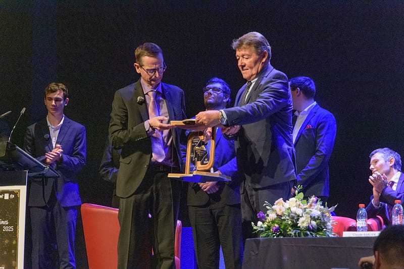 Remise de diplômes lors d'une cérémonie INSIC promotions 2025